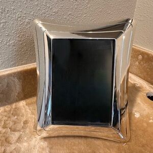 Nambe Portal Photo Frame 5” x 7”
Silver Curved Photo Frame